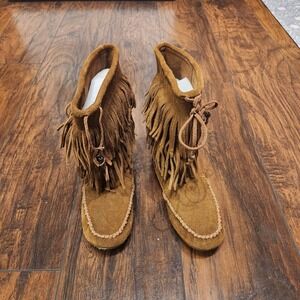 Minnetonka Womens 3-Layer Fringe Suede Moccasin Boots Tan Brown Ankle Boots 8